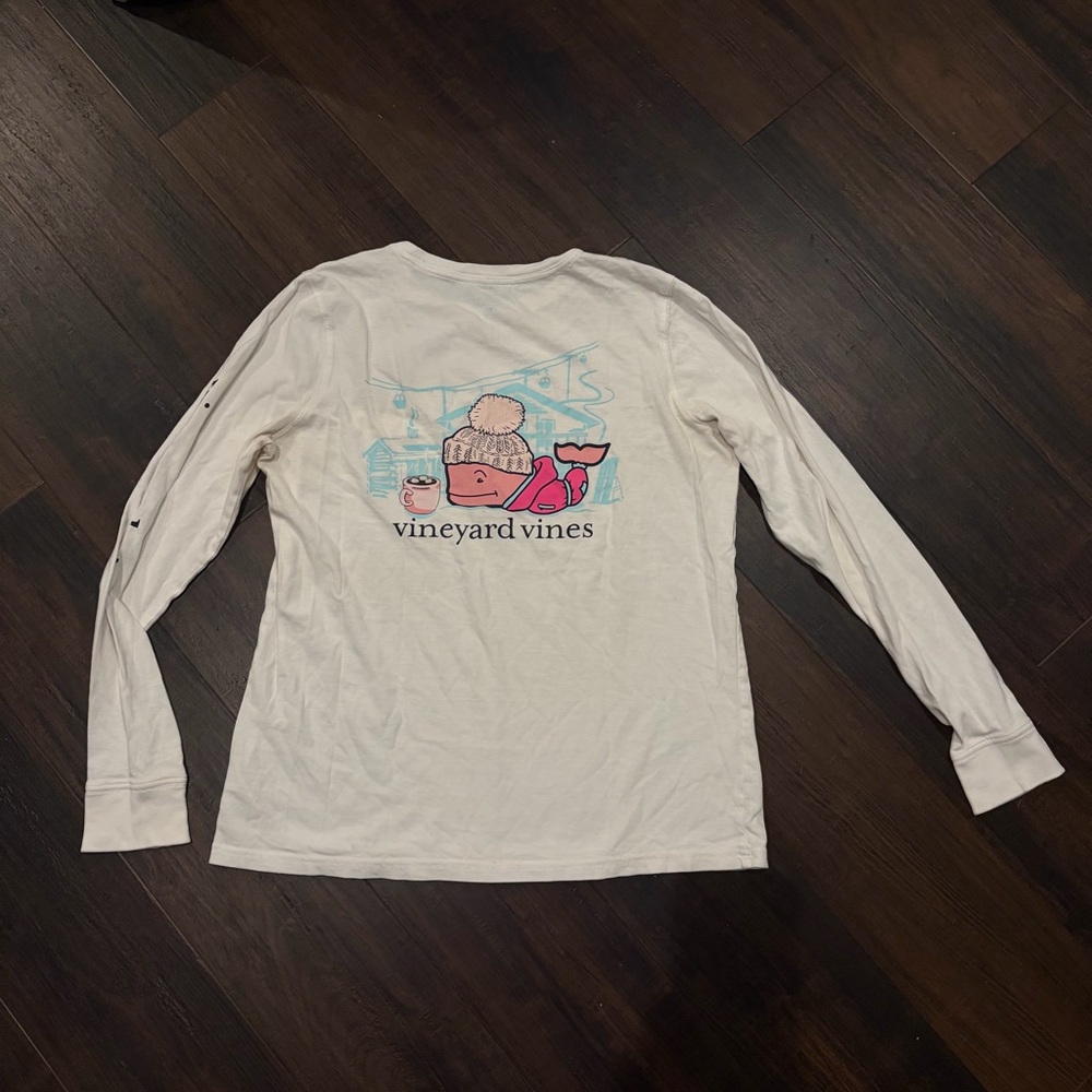 Women’s Size Small Skiing Whale Pocket Graphic Shirt